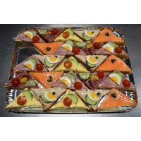 Canapé 1/2 geschnitten, Lachs
